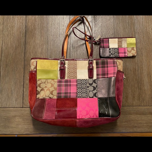 👛MIXED PATTERN MEDIUM SIZED COACH BAG👛 - Picture 2 of 6